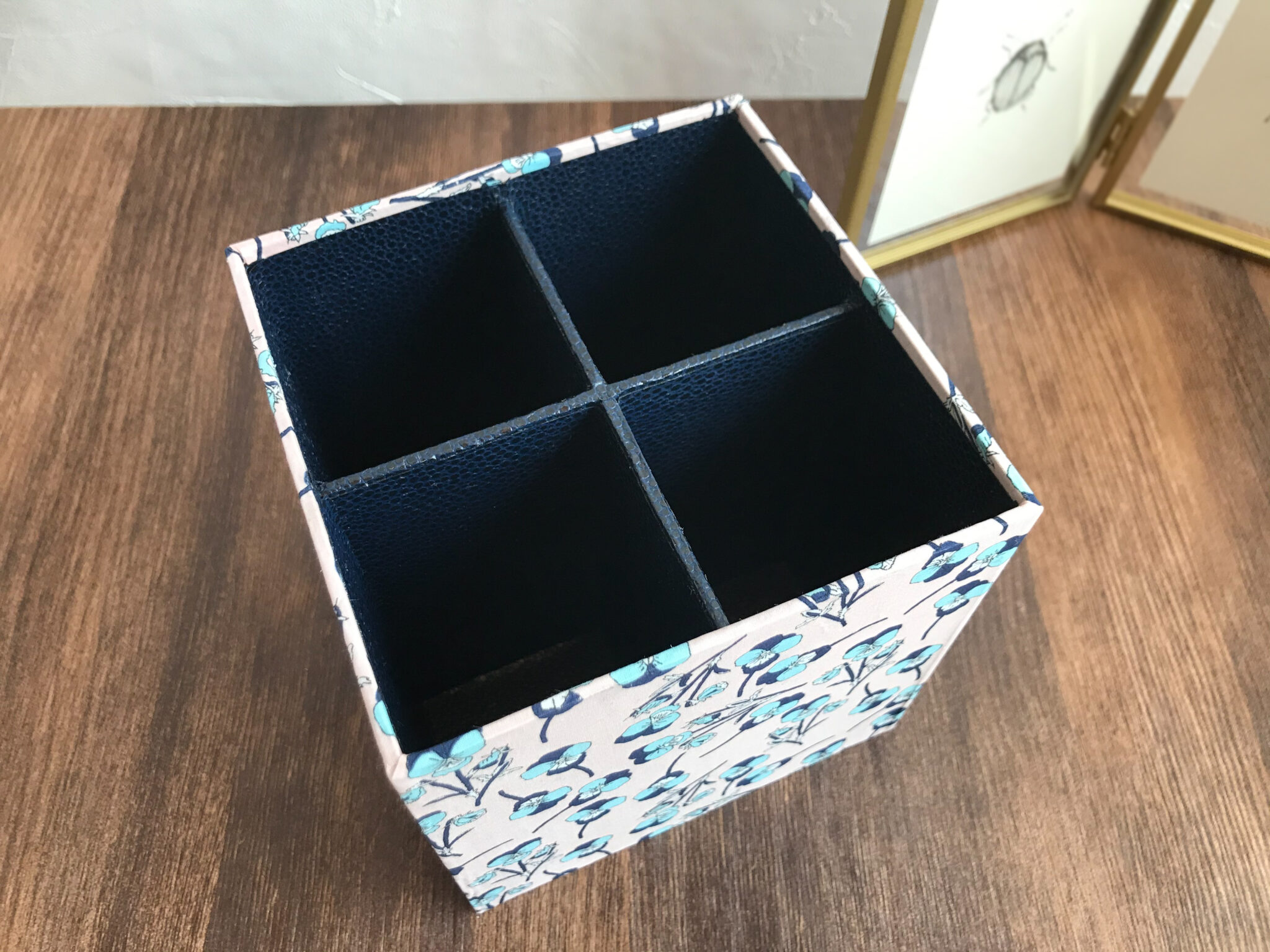 【カルトナージュ】仕切り箱(4分割) | mes trois chéris | ミニマルハンドメイドの暮らし