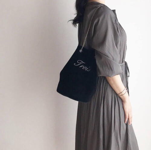 ベロア巾着チェーンバッグ